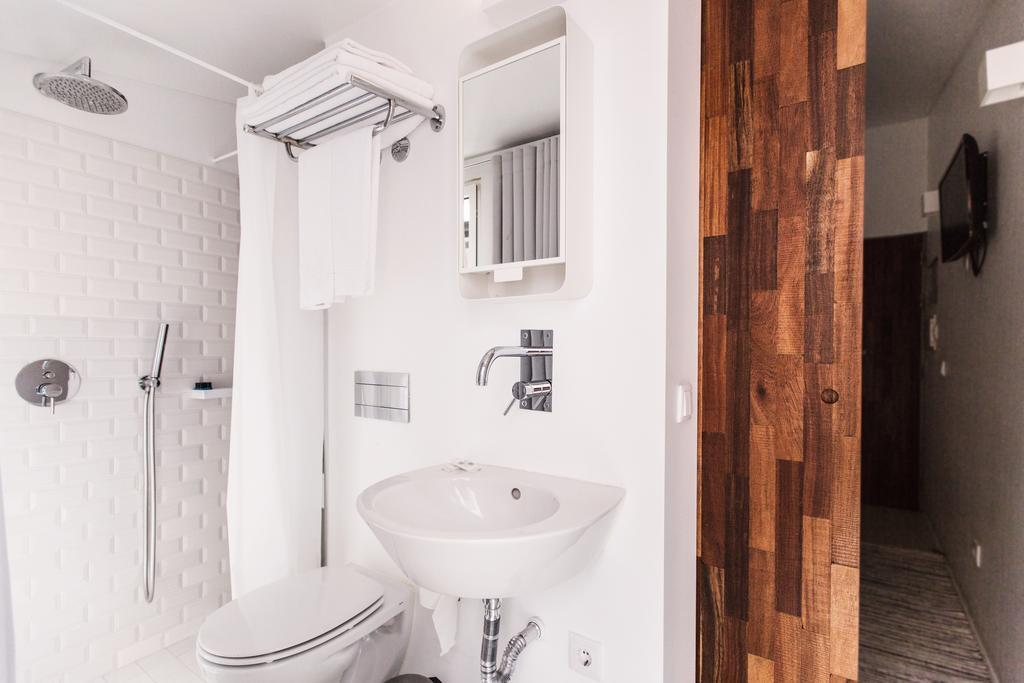 Santa Bica Eat Drink & Sleep Bed & Breakfast Lisbon Exterior photo